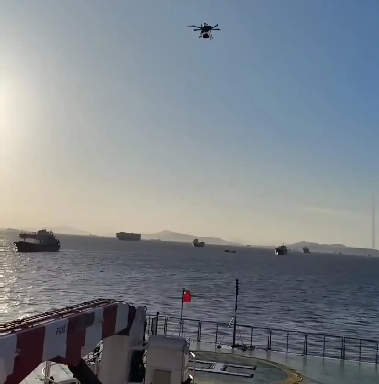 “港区锚地也能点外卖！” 普陀无人机跨海空投，“1小时海事服务圈”加速成形