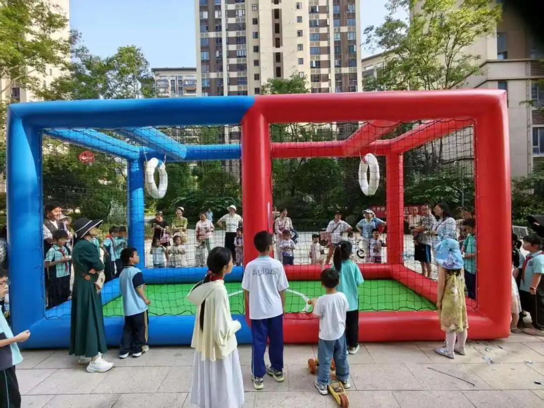 冲上云霄！碧雅社区萌娃变身小小无人机操控师