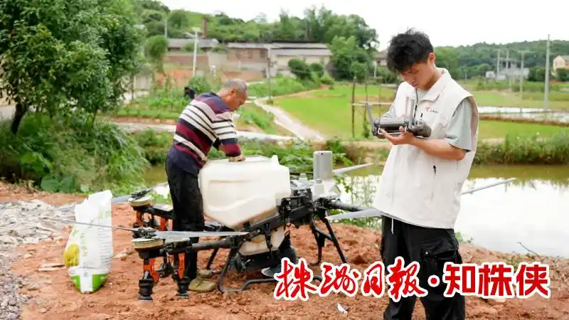 新翼科技：北斗导航+无人机 助力农田施肥